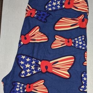 LuLaRoe leggings TC patriotic bow ties on blue background